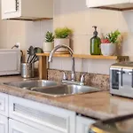 Convenient 4Br In Mont Royal Downtown