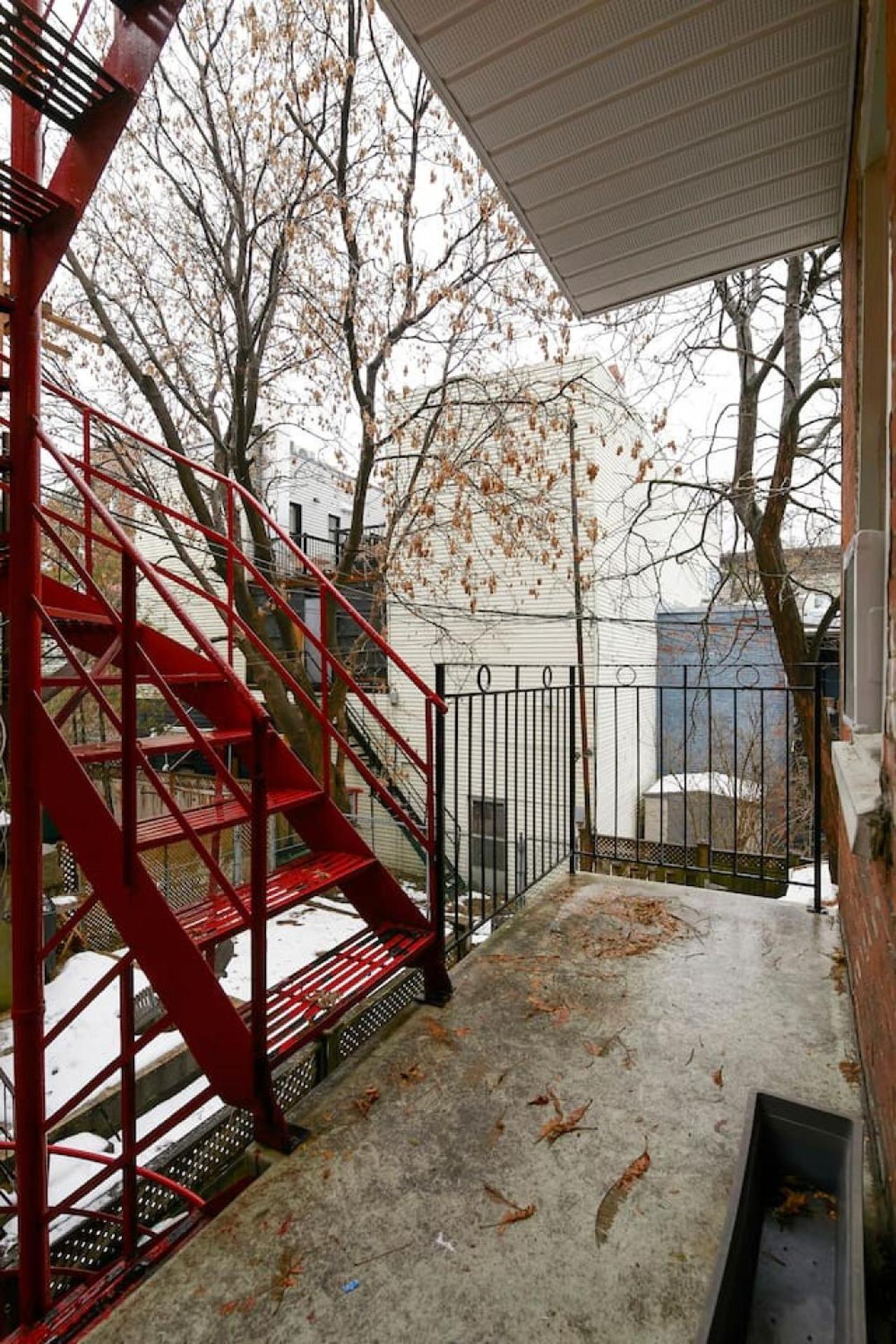 Convenient 4br In Mont Royal Downtown Appartement
