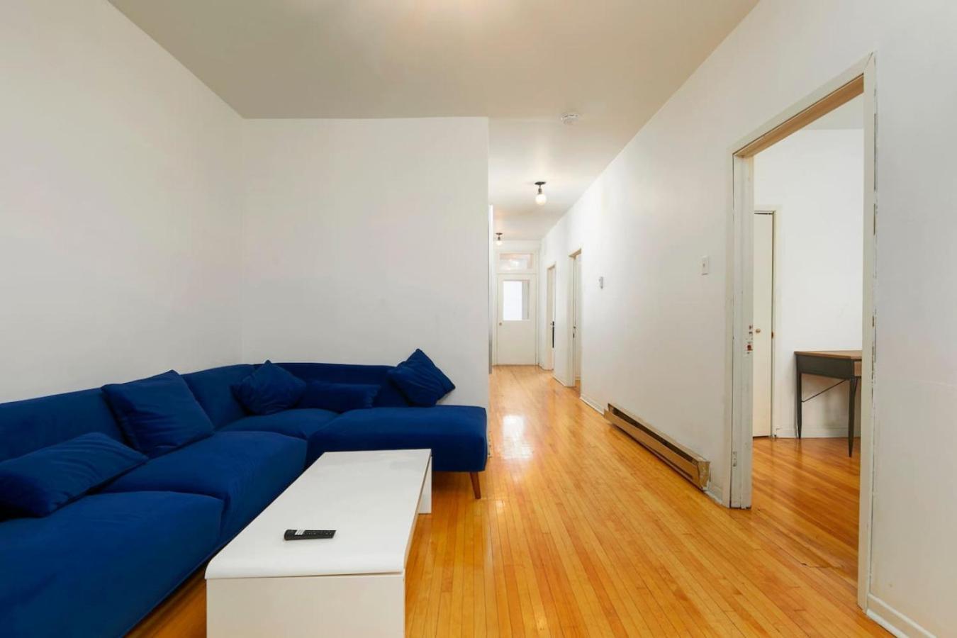 Convenient 4br In Mont Royal Downtown *