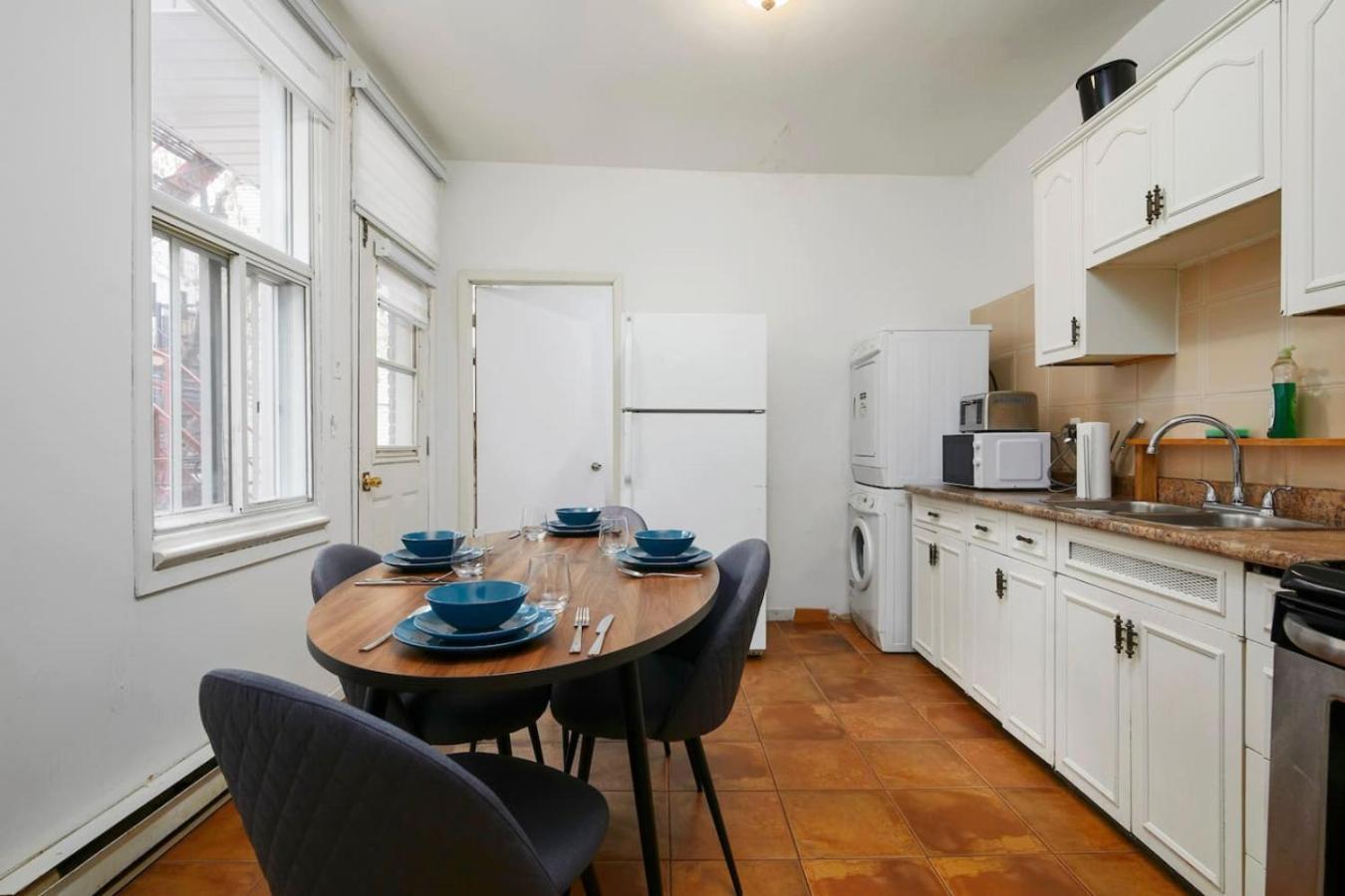 Appartement Convenient 4br In Mont Royal Downtown *