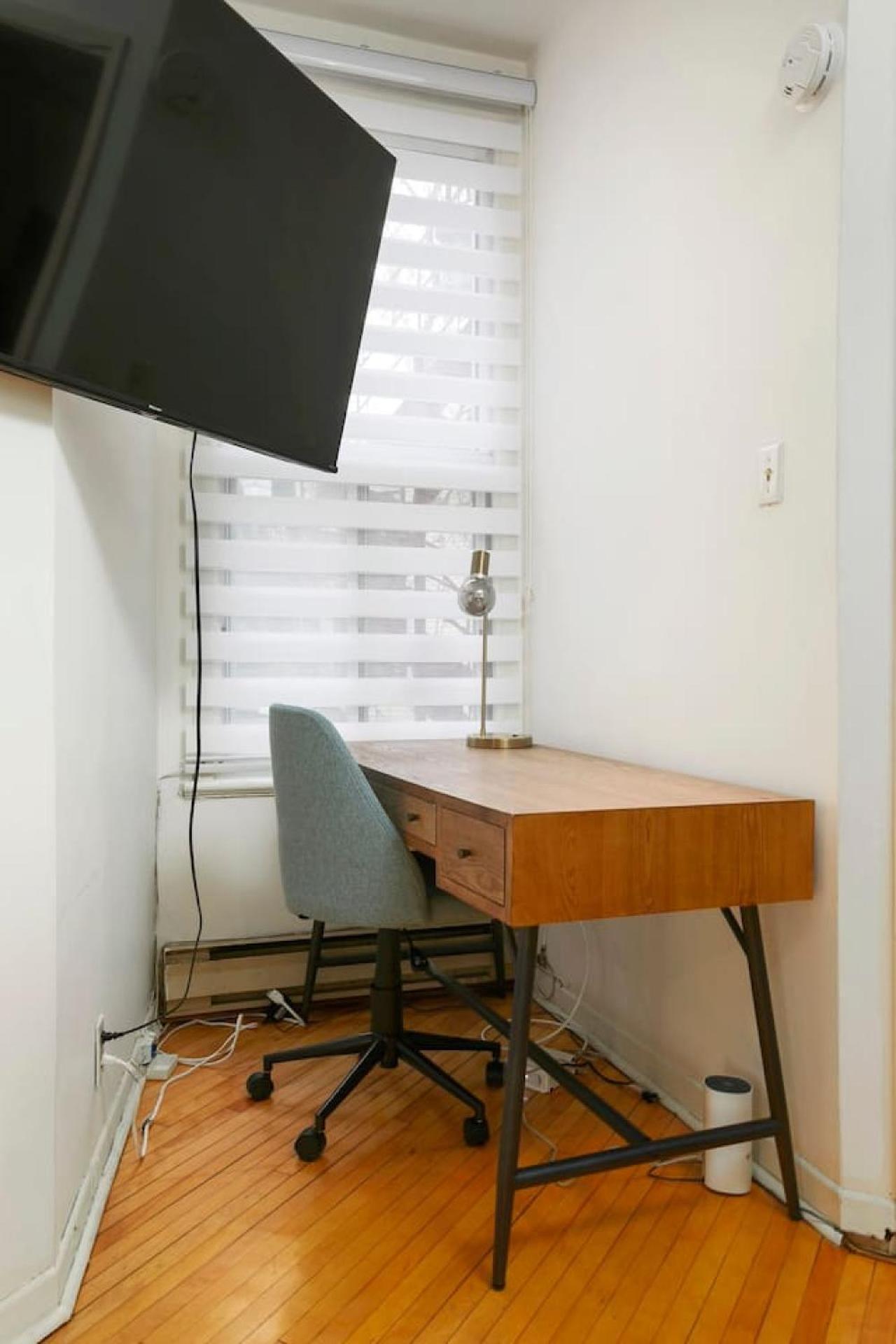 Convenient 4br In Mont Royal Downtown Appartement *