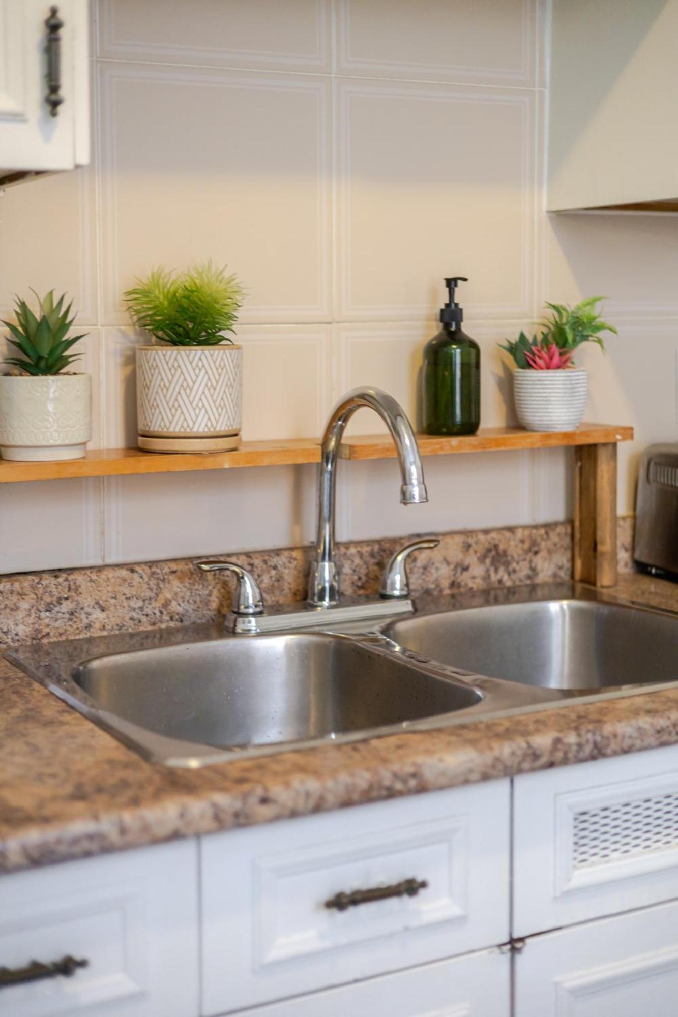 Convenient 4br In Mont Royal Downtown * Montreal