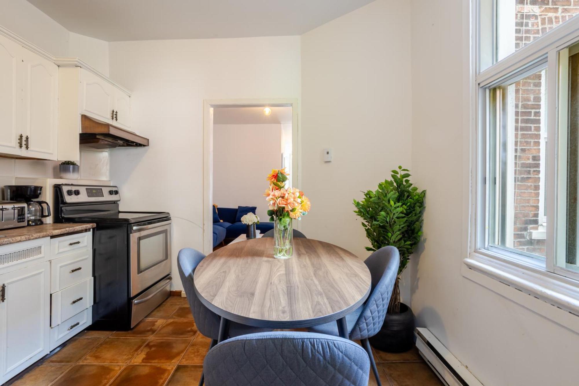 Convenient 4br In Mont Royal Downtown Apartamento *